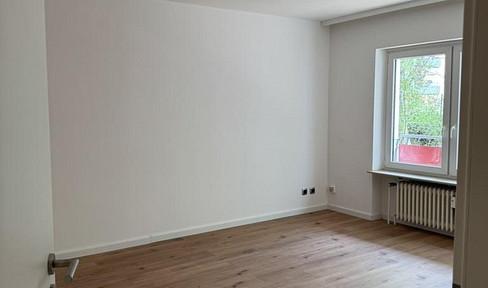 Frisch nach Renovierung 2ZKB mit Einbauküche & Balkon