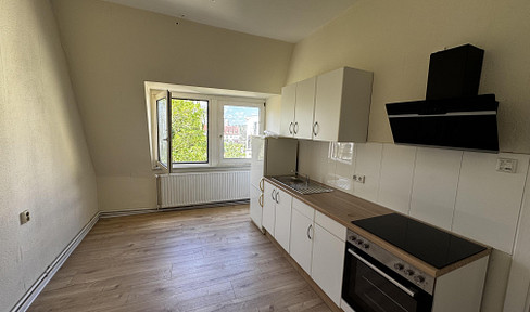 Beautiful renovated apartment - quiet & centrally located: 2 room apartment with fitted kitchen