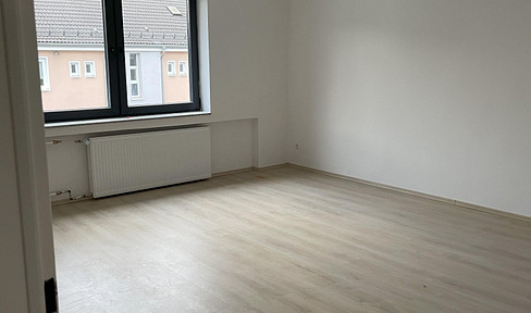 WE7 | 3 rooms kitchen bathroom | first occupancy after renovation | parking space possible!