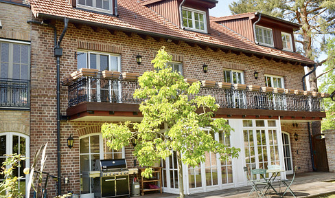 Großzügiges Einfamilien-Landhaus am See in Berlin in ruhiger Lage