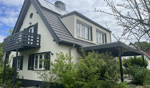 Energetisch saniertes EFH mit traumhaften Garten