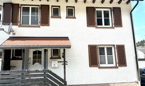 Charming semi-detached house right by the spa gardens