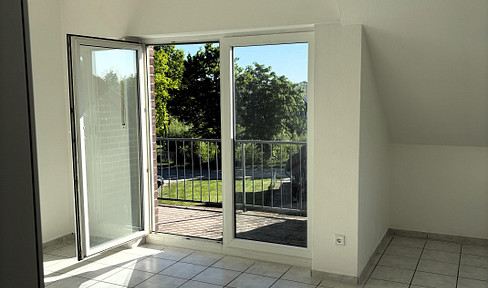 Bright 3-room attic apartment with balcony - conveniently located in 48366 Laer