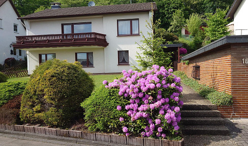 Smart single-family home on a south-facing slope - High potential for solar energy - 30 minutes to Cologne.