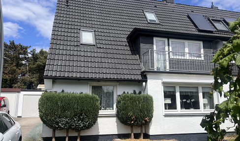 Charming semi-detached house with green backyard
