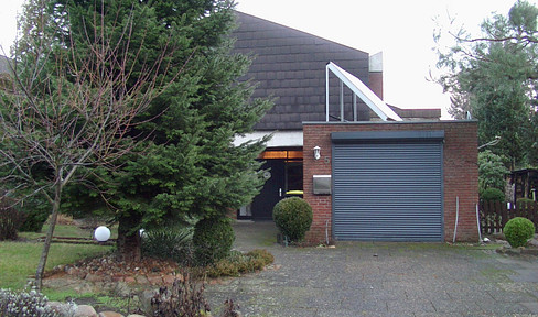 Two-family architect-designed house w. developed. V-cellar in preferred residential area