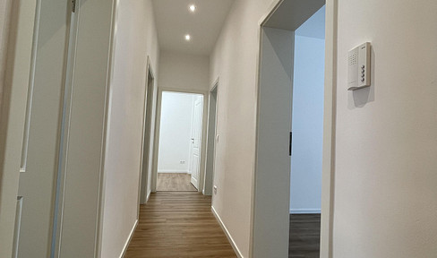 Newly renovated 3-room apartment in an old building with EBK, balcony and very good floor plan