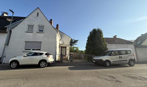 Detached house with garage and large garden - in need of renovation with lots of potential