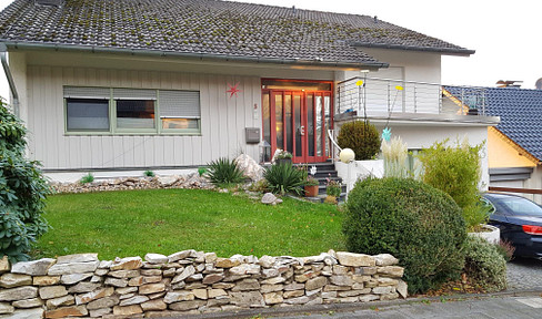 Special 300sqm 2 family house with100sqm granny flat 3 garages 4 parking spaces 705sqm unobstructable