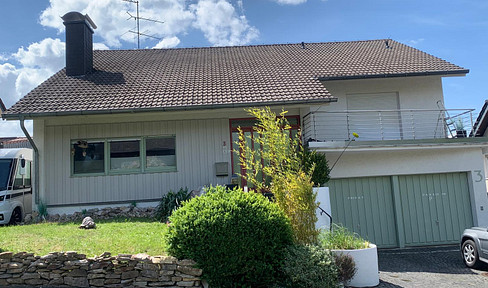 Special 300sqm 2 family house with100sqm granny flat 3 garages 4 parking spaces 705sqm unobstructable