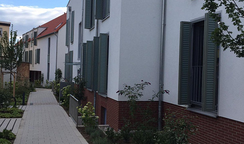 Barrier-free 3-room apartment with EBK, 2 terraces and garden share from private owner