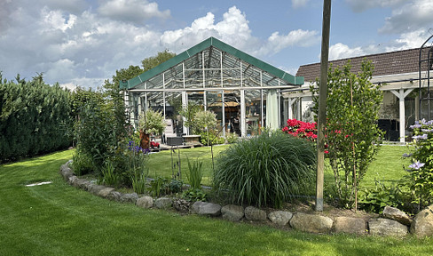 Bungalow with commercial unit