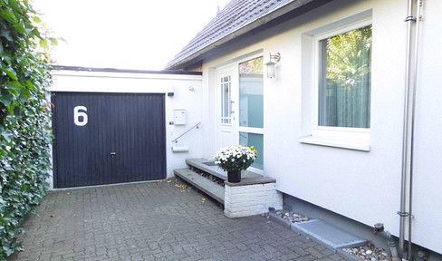 Detached house in a prime location, close to the border with Lübeck and Bad Schwartau. No commission fees.