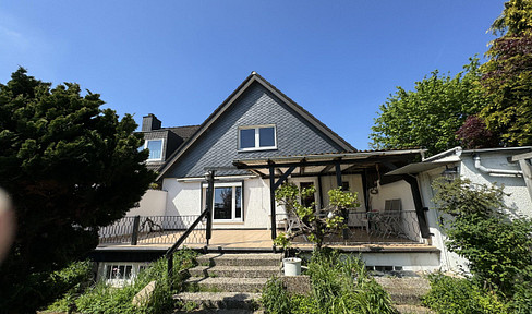 One/two-family house in a quiet and beautiful environment close to the town center. Free of commission.