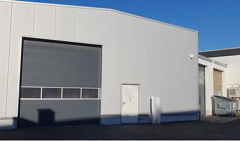 Well-maintained warehouse with extension