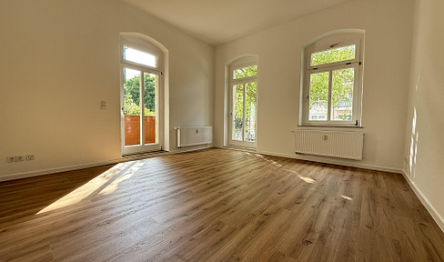 Unique, newly renovated 5-room apartment with daylight bathroom and balcony in Niedersedlitz