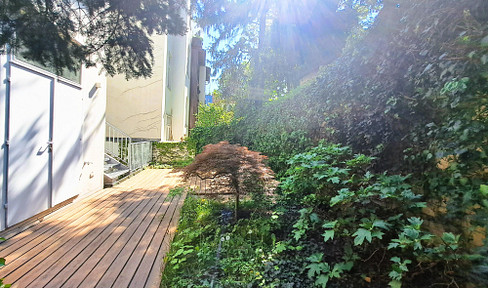Stylish old apartment with private garden for sale