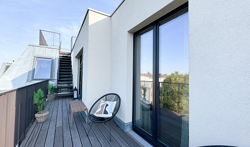 Exclusive penthouse in a quiet garden house