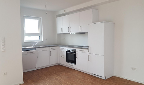 Ideal for singles or couples: 2 rooms, fitted kitchen, WC, balcony, cellar, underground garage