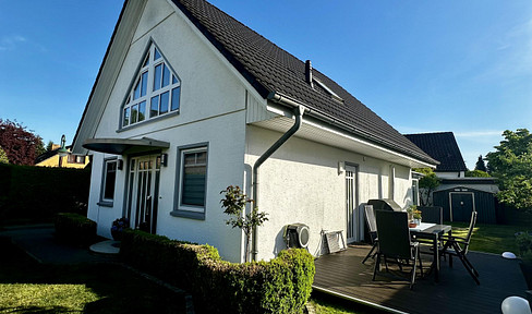 Detached house in Großhansdorf with conservatory and fireplace