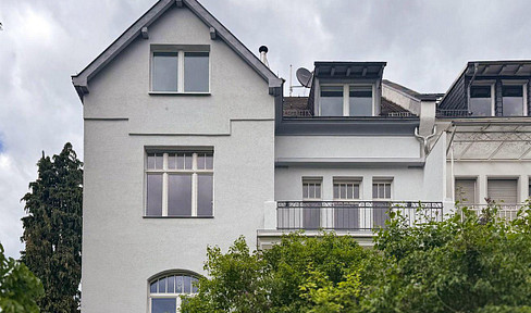 Exclusive apartment in an old building right by the spa gardens in Wiesbaden-Sonnenberg - style, charm and the best location