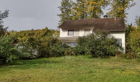 Detached house with indoor swimming pool on large, quiet south-facing plot with distant views