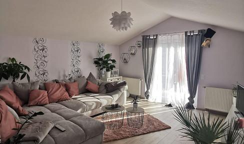 Sunny top floor apartment in a central location