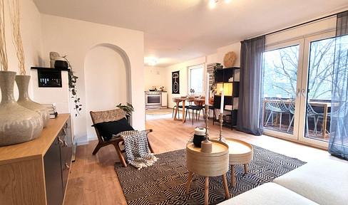 ***High-quality renovated 3-room apartment with hobby room, garden and 2 balconies***