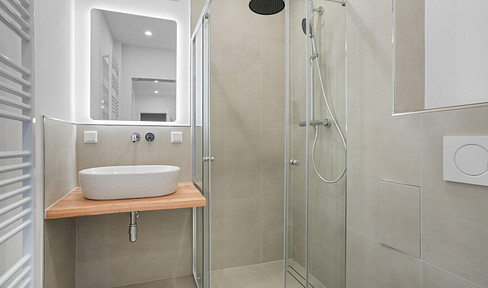 Fantastically renovated 3-room apartment in the new town with balcony