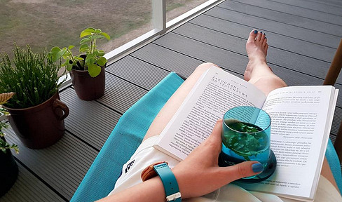 Enjoy the summer outdoors! Exclusive 5-room apartment with large balcony in top location!