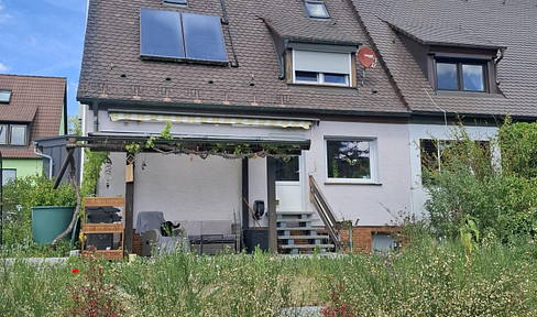 Beautiful, modernized DHH with large garden