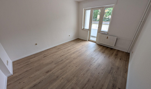 Partially renovated in 2025, generously proportioned, good furnishings, 2-room apartment with loggia