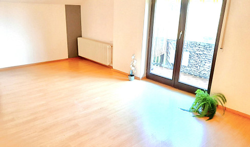 "Junges Paar aufgepasst - Stadt nah, Natur näher"