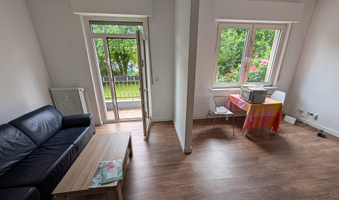 Modernized, quiet location, eat-in kitchen, spacious layout, south-facing balcony and green view