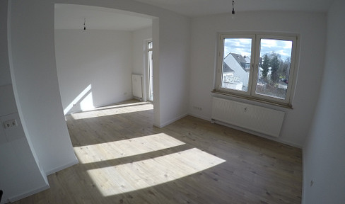 Modernized, quiet location, eat-in kitchen, spacious layout, south-facing balcony and green view