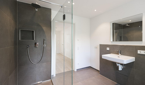 Spacious new-build apartment with EBK and balcony in Fasengarten, Munich