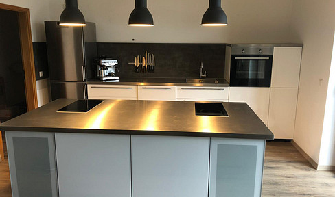 Spectacular 2-room apartment with balcony and detached kitchen in prime location