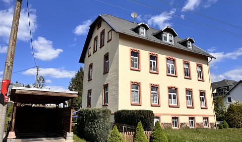 Furnished 2-room apartment with garden area and parking space
