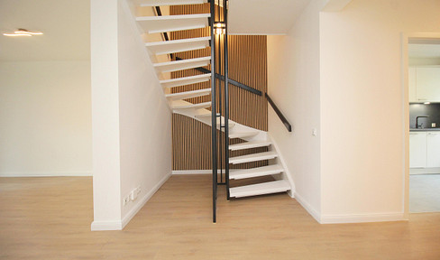 Bremen - Habenhausen | First occupancy after extensive refurbishment: terraced house with conservatory, garage