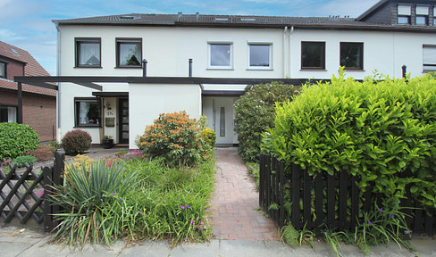Bremen - Habenhausen | First occupancy after extensive refurbishment: terraced house with conservatory, garage