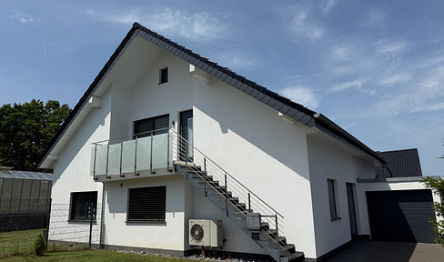 Modern KfW 55 house with granny apartment and exclusive extras in a central location in Leopoldshöhe