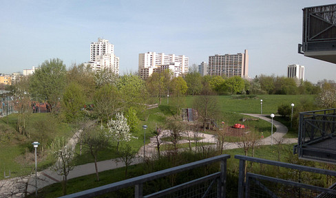 2-room apartment, 3rd floor (attic), ground floor, Leonberg am Stadtpark, quiet location, bathtub