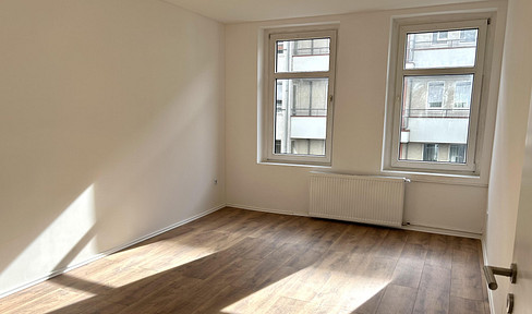 Kernsaniertes 2-Zimmer-Highlight mit Einbauküche - Staffelmiete! - Start mit 4,2% Rendite