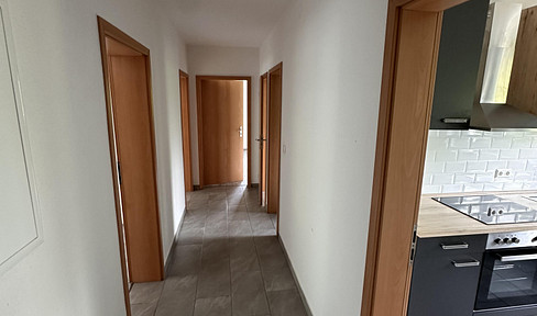 4-room apartment in Herborn Stadt with balcony, fitted kitchen, daylight bathroom and parking space