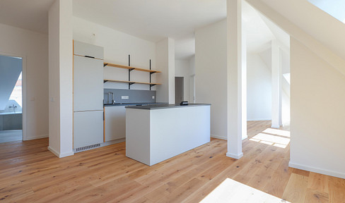 First-time occupancy with balcony and fitted kitchen: tasteful 4-room ground floor apartment