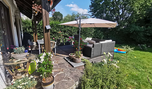 Detached house for garden lovers and families