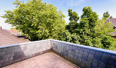 Large south/east-facing roof terrace with views of the countryside, quiet & central, close to the inner harbor, with home office