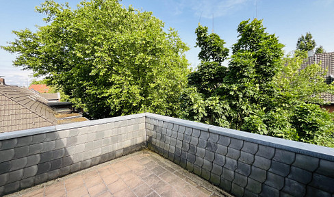 Large roof terrace south/east with a view of the greenery, quiet & central, close to the inner harbor