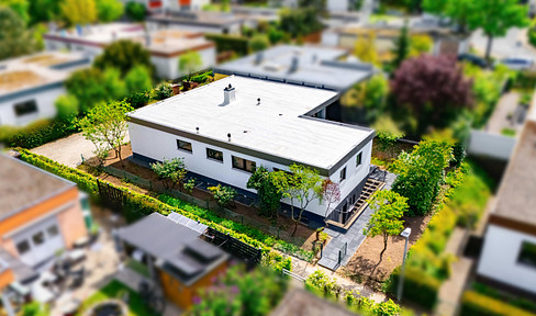 FREE OF PROVISION: First occupancy after complete refurbishment. 206 m² bungalow, garden & garage. Property video.