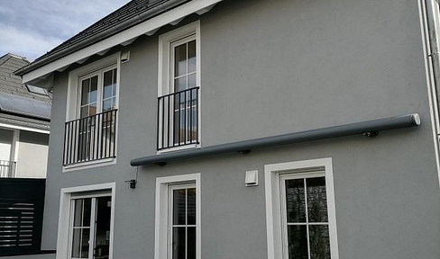 Beautiful hipped roof semi-detached house with large double carport in top location